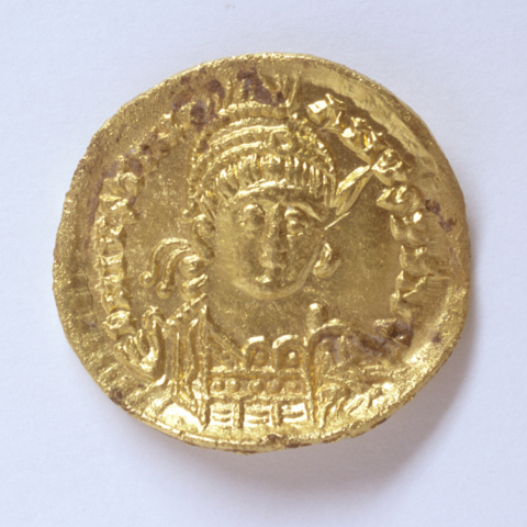 museo_archeologico_lomellina_moneta_oro_fronte